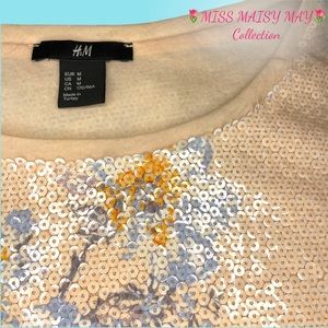 🍑NEW Peachy-Pink w/ Blue Floral Sequin Tee, Incredibly SOFT cotton liner